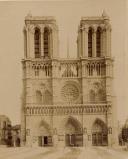 Fachada principal da Catedral de Notre Dame em Paris.