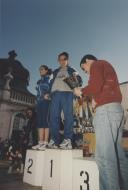 Entrega de troféus aos participantes na prova "Milha Urbana de Queluz" em frente ao Palácio Nacional de Queluz.