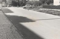 Pavimentação em betão asfáltico na estrada de acesso ao Casal da Mina em Sintra.