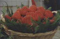Cesta de morangos no mercado da Estefânia.