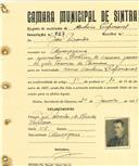 Registo de matricula de cocheiro profissional em nome de José Miranda, morador em Almoçageme, com o nº de inscrição 827.