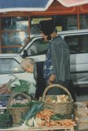 Venda de legumes no mercado da Estefânia.
