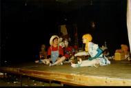 Grupo de teatro da escola Secundária Leal da Câmara, de Rio de Mouro, com a peça "Antes de terminar e depois de começar", de Almada Negreiros.