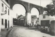 Avenida Elias Garcia com o aqueduto das Águas Livres em Queluz.