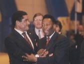 Futebolistas Eusébio e Pelé.
