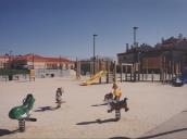 Parque infantil em São Carlos, Mem-Martins. 