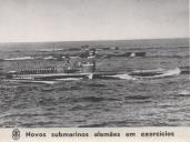 Novos submarinos Alemães em exercícios durante a II Guerra Mundial. 