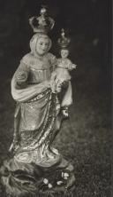 Imagem de Nossa Senhora de Penha de França na capela de Casal de Pianos.