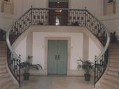 Escadaria na entrada do Palácio da Quinta do Ramalhão em Ranholas.