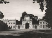 Campo e fachada principal do Palácio de Seteais.