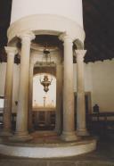Podium e altar da capela de S. Mamede em Janas.