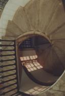 Escada em espiral da epóca de D. João III que dá acesso à sala dos arqueiros no palácio Nacional de Sintra.