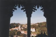 Vista parcial da Vila de Sintra com os paços do Concelho captada a partir de uma janela do Palácio Nacional de Sintra.