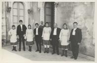 Grupo de pessoas em traje saloio que serviram uma merenda saloia aquando do Seminário de Oceanografia no Palácio Valenças na Vila de Sintra.