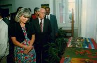 Presidente da Câmara Municipal de Sintra, Drª Edite Estrela visitando a exposição Amigos de Benguela no Palácio Valenças.