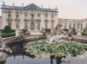 Jardim e lago de Neptuno no Palácio Nacional de Queluz.
