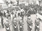 Comemoração do 1.º de maio de 1974 na Av.ª Movimento das Forças Armadas, Portela de Sintra.