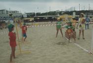 Jogos de limpeza na Praia das Maçãs.