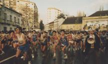 Atletas durante a prova "Sintra a Correr" junto ao antigo edifício da junta de Freguesia de Agualva Cacém.