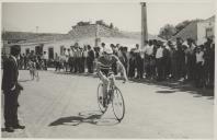 Público a assistir a uma prova de ciclismo.