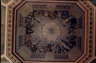 Pormenor do teto da sala do trono no Palácio Nacional de Queluz.