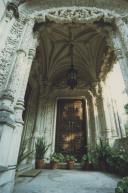 Entrada principal do palácio na Quinta da Regaleira em Sintra.