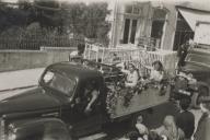 Carro alegórico durante um cortejo de oferendas na Avenida Heliodoro Salgado, na Estefânia.