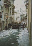 Militares e manifestantes em Lisboa durante o 25 de Abril.