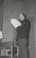 Francisco Costa durante uma sessão de poesia dirigida por Carlos Wallenstein na sala das Conferências do Palácio Valenças.