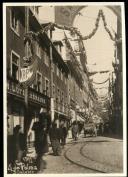 Ornamentações na Rua da Palma por ocasião da comemoração do 1º aniversario da Republica Portuguesa