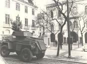 Largo do Carmo durante a revolução de 25 de abril de 1974.