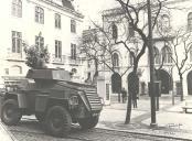 Largo do Carmo durante a revolução de 25 de abril de 1974.