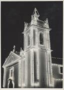 Iluminação da igreja de Montelavar durante os festejos de Nossa Senhora da Nazaré.