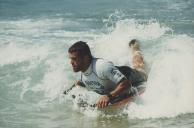 Atleta durante o campeonato de Bodyboard na Praia Grande.