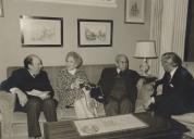 Encontro entre o escritor Francisco Costa, Helena Muriel Ferreira de Castro, o escritor Ferreira de Castro e António José Pereira Forjaz, presidente da Câmara Municipal de Sintra.