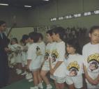 Rui Silva, vereador da Câmara Municipal de Sintra, na entrega de diplomas crianças durante um sarau de ginástica.