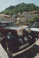 Exposição de carros clássicos do Rally de Inglaterra no largo Rainha Dona Amélia em frente ao Palácio Nacional de Sintra.