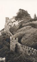 Vista parcial do Castelo dos Mouros em Sintra.