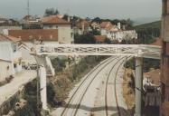 Montagem da passagem pedonal na Portela de Sintra.