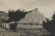 Antigo cinema no Bairro das Flores que deu lugar ao Cine Teatro Carlos Manuel.