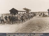 Prisioneiros Bolchevistas dos combates no Don, seguindo para a Alemanha durante a II Guerra Mundial.