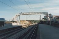 Passagem pedonal aérea na estação de Caminhos de Ferro da Portela de Sintra. 