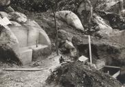 Construção da sepultura do escritor Ferreira de Castro na Serra de Sintra.