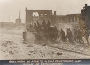 Artilharia de assalto Alemã penetrando nas ruínas de Estalinegrado durante a II Guerra Mundial.