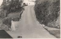 Pavimentação de uma rua na localidade de Almargem do Bispo.