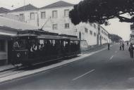 Elétrico de Sintra junto às Caves do Visconde Salreu no Banzão.