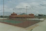 Campo de ténis no complexo desportivo de Lourel.