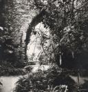 Arcos nos jardins do Palácio de Monserrate.