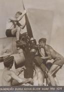 Colocação de uma nova hélice num Me 109 durante a II Guerra Mundial.