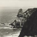 Falésias a norte do Cabo da Roca com os rochedos da Praia da Ursa.